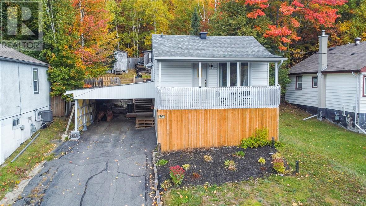 774 Lonsdale Avenue - Image 52