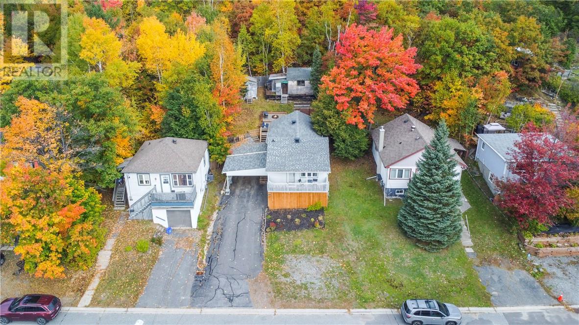 774 Lonsdale Avenue - 53