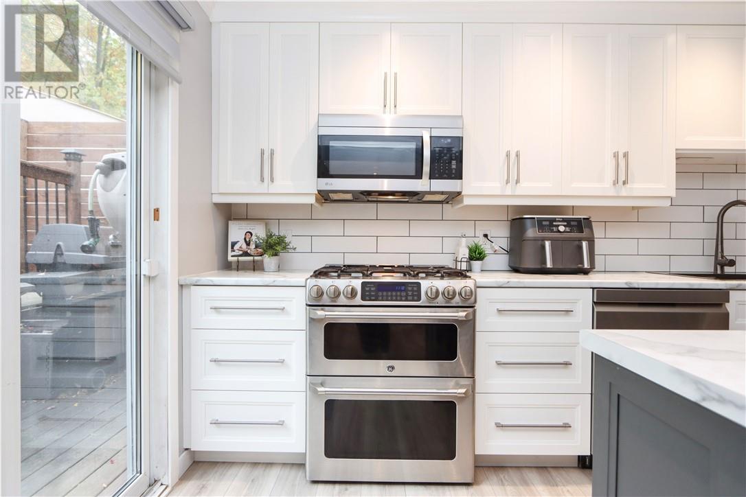 774 Lonsdale Avenue - Image 7