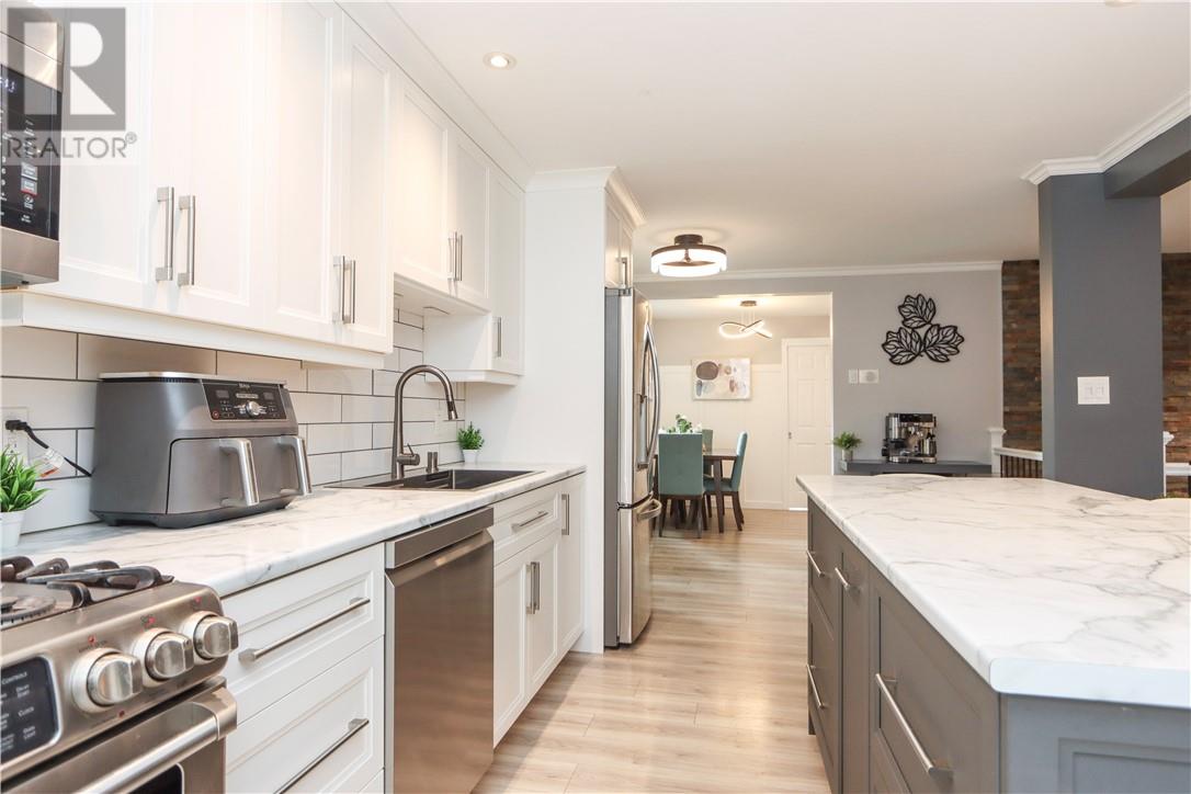 774 Lonsdale Avenue - Image 8