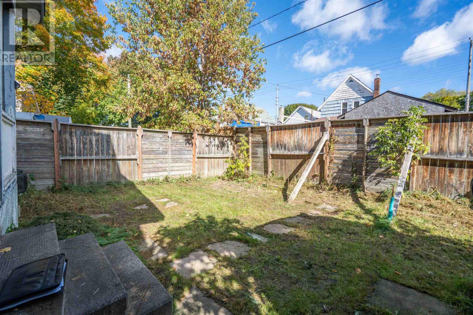 40 Grace ST - 23