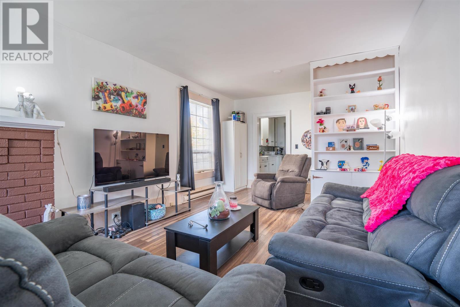 40 Grace ST - Image 3