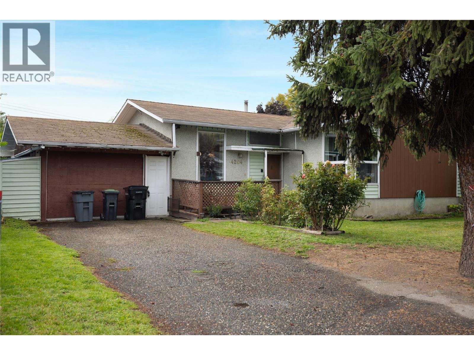 4204 27 Avenue - 3