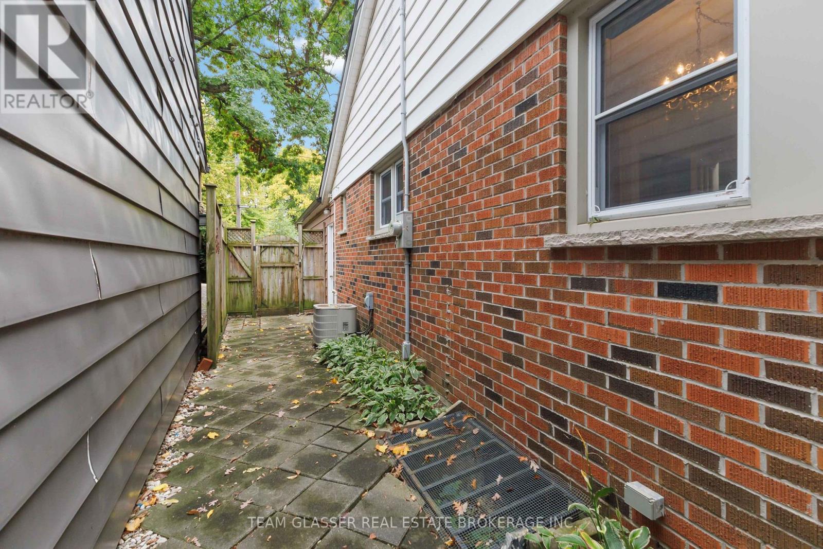 36 BRAEMAR CRESCENT - 25