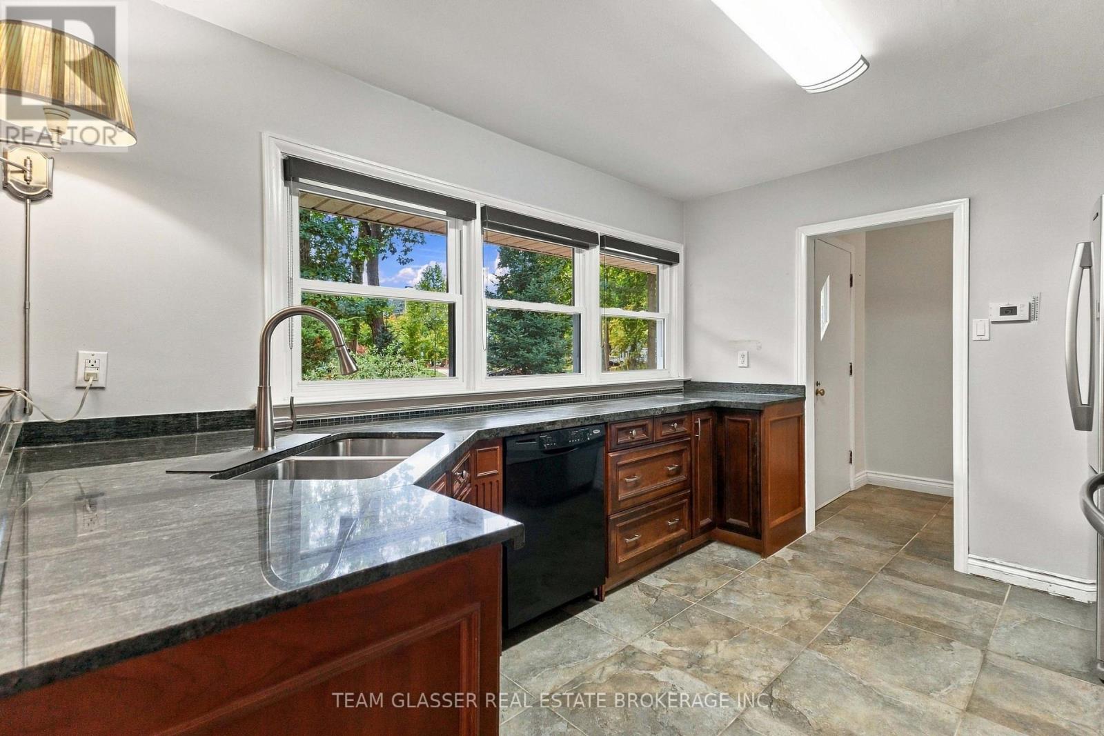 36 BRAEMAR CRESCENT - 5