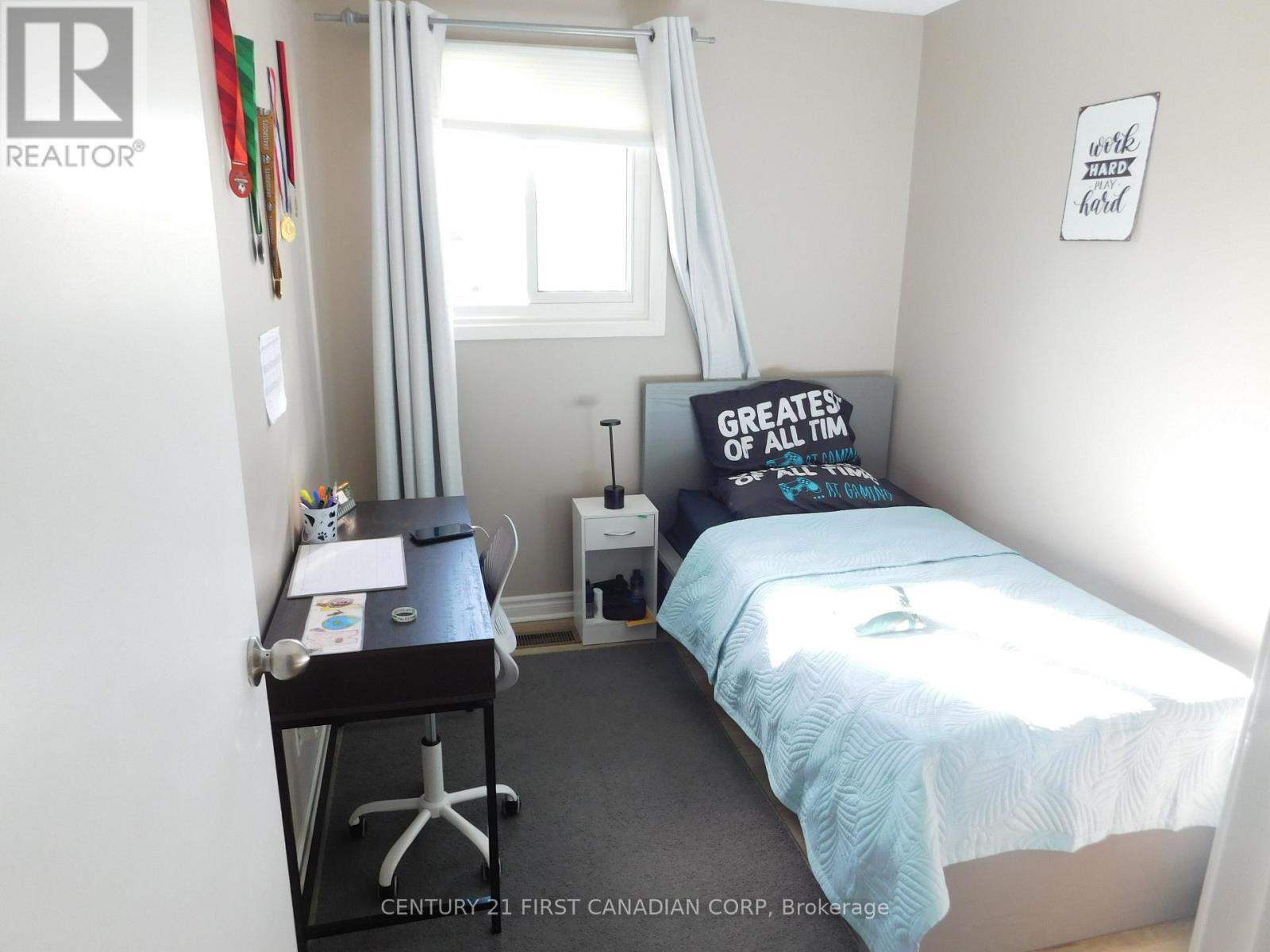 #116 70 FIDDLERS GREEN ROAD - Image 9