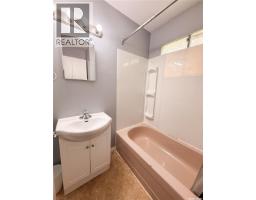 Laundry room - 191 5th Street E, Shaunavon, SK S0N2M0 Photo 10