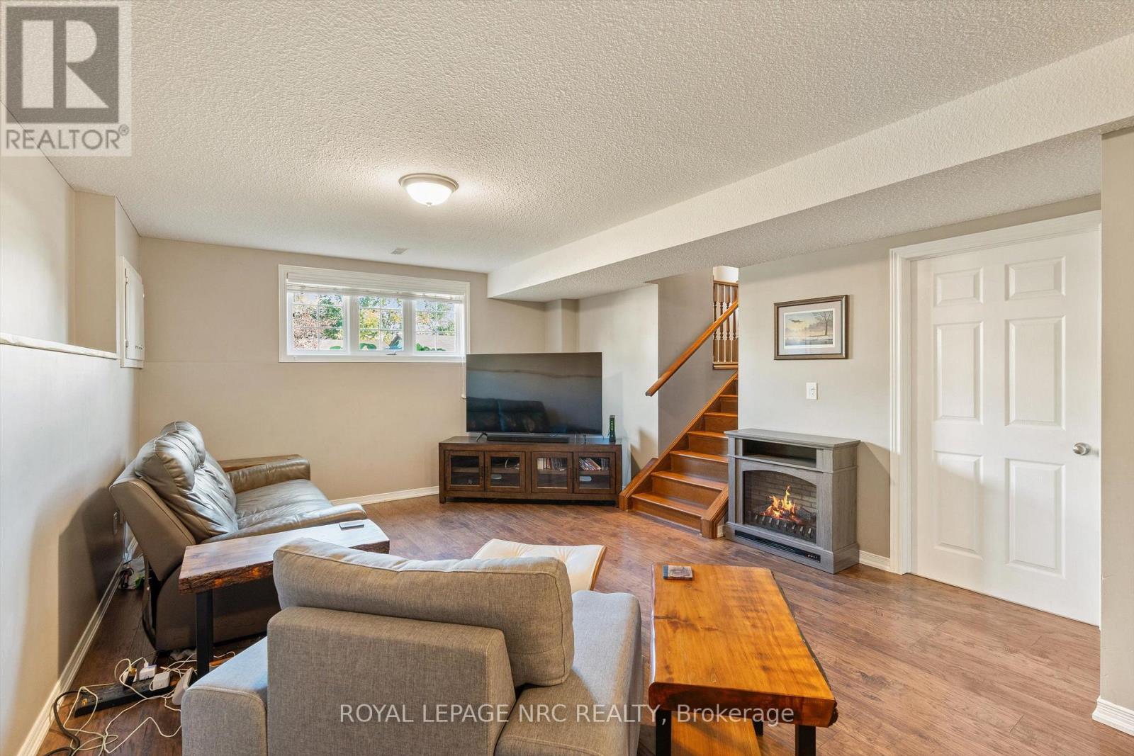 32 LAVINIA STREET - 27