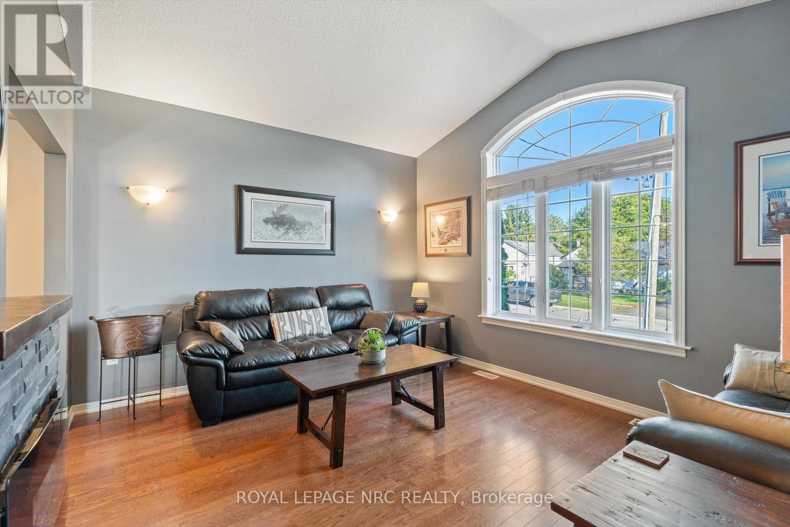 32 LAVINIA STREET - 6