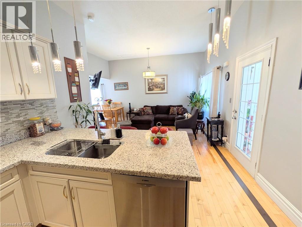 7 CAMPBELL Avenue - 10