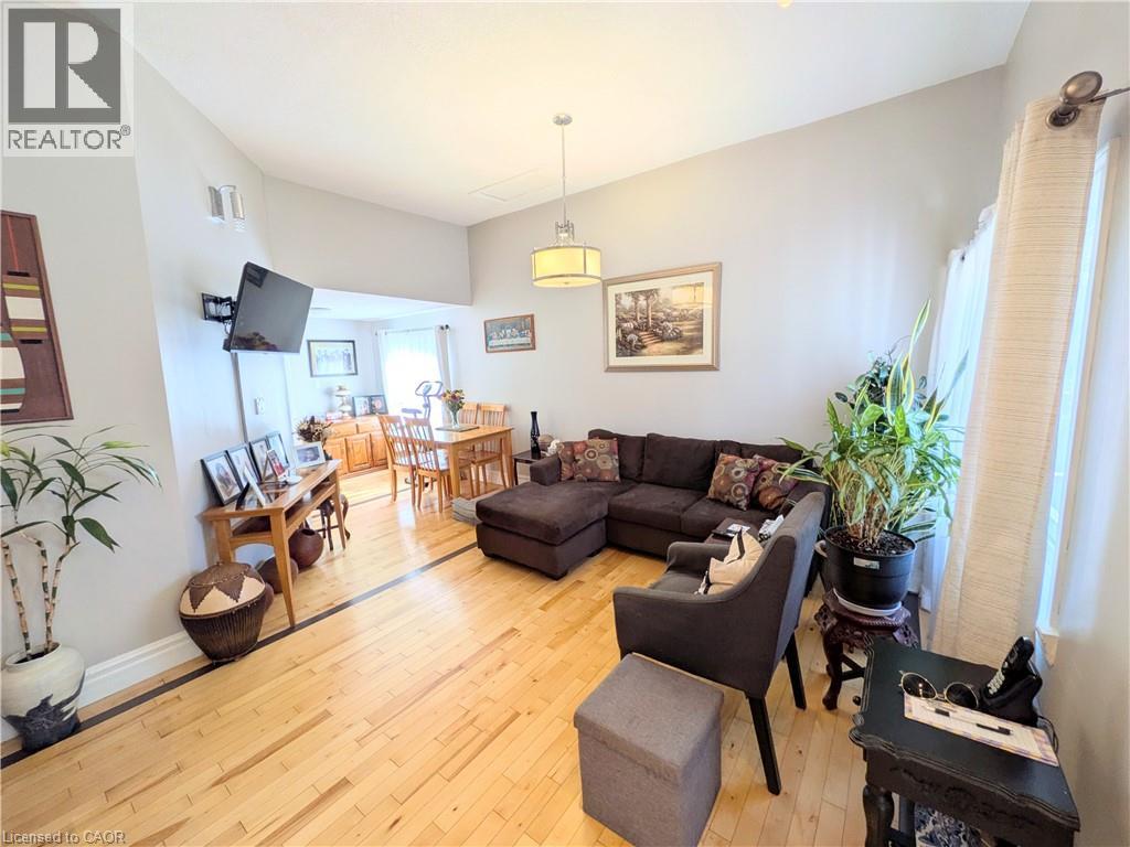 7 CAMPBELL Avenue - Image 12