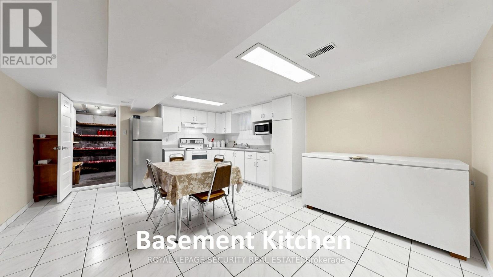 137 ROBINA AVENUE - Image 27