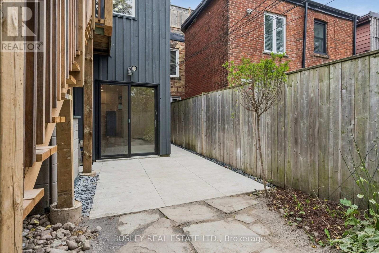 297 Sumach Street — photo 32