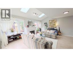 Living room - 68 Benjamin Drive, Hamilton, ON L9A5K1 Photo 12