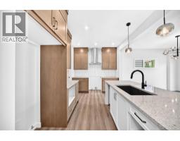 1359 Bayview Crescent SW - photo 5