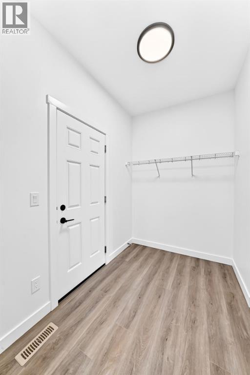 1359 Bayview Crescent SW - 12