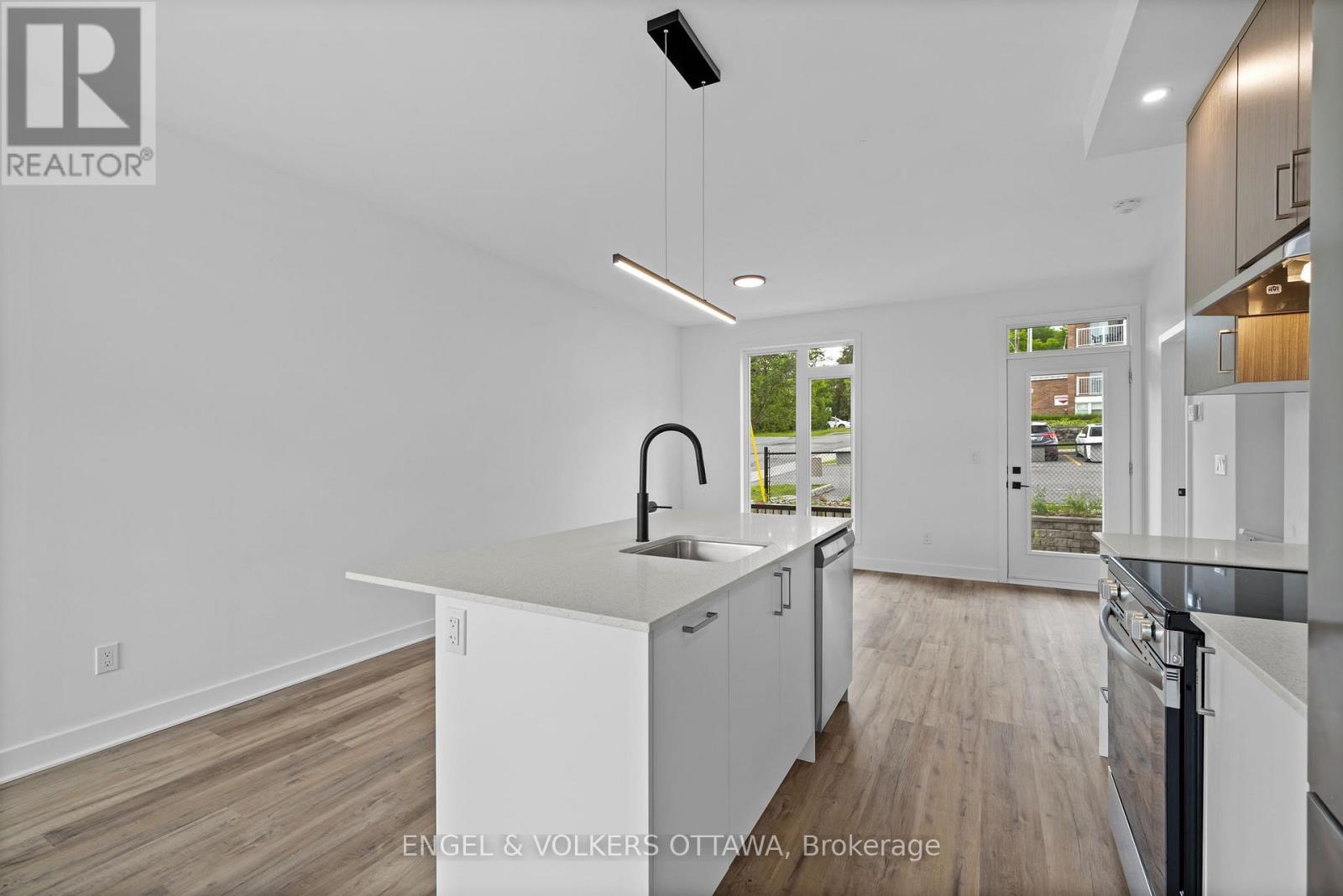 Homes for Rent in Ottawa – F – 1260 MARENGER STREET – By Peter Sagos - Image 9