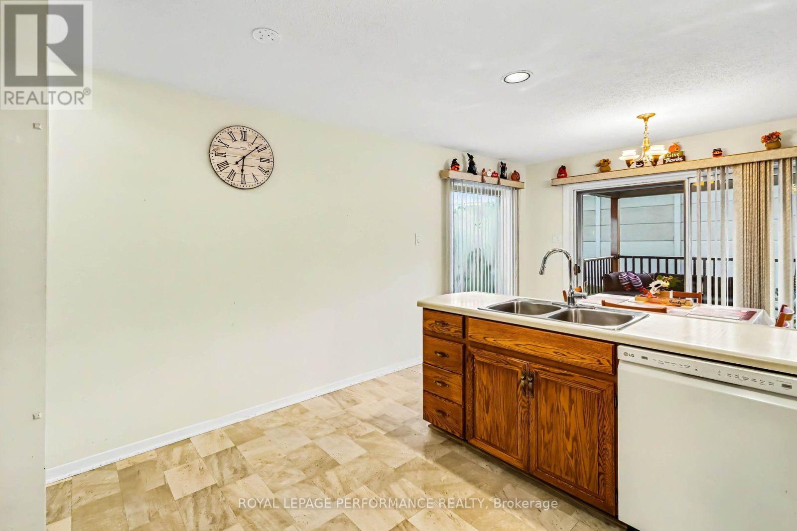 21 PULFORD CRESCENT - 13