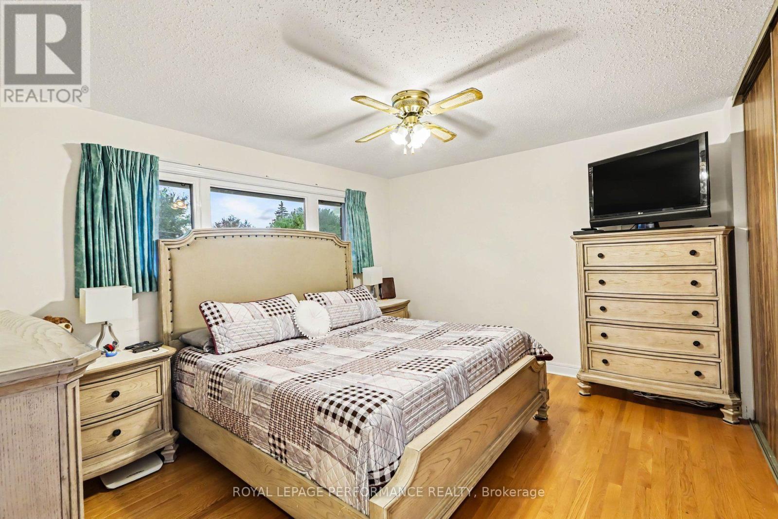 21 PULFORD CRESCENT - 16
