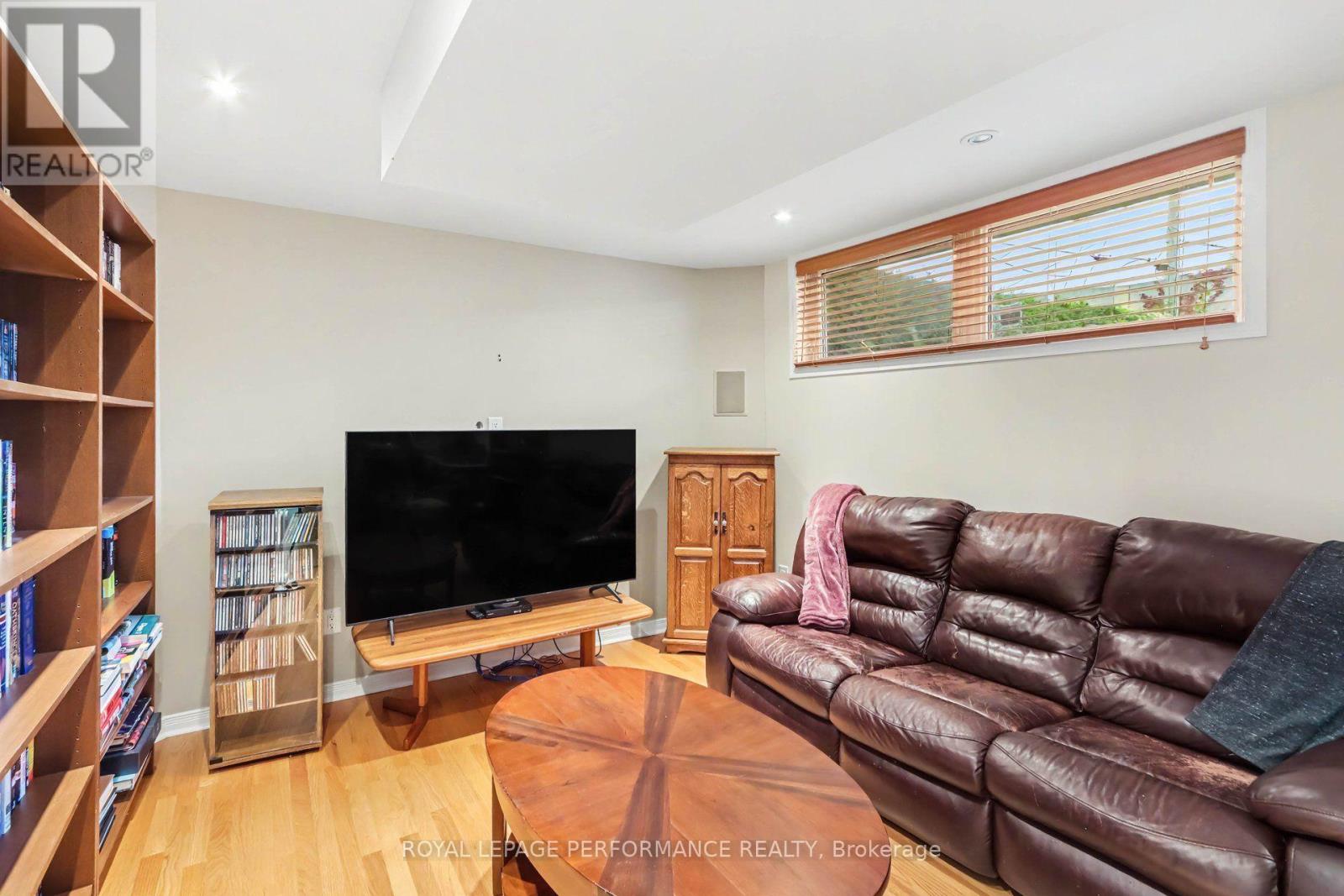 21 PULFORD CRESCENT - 23