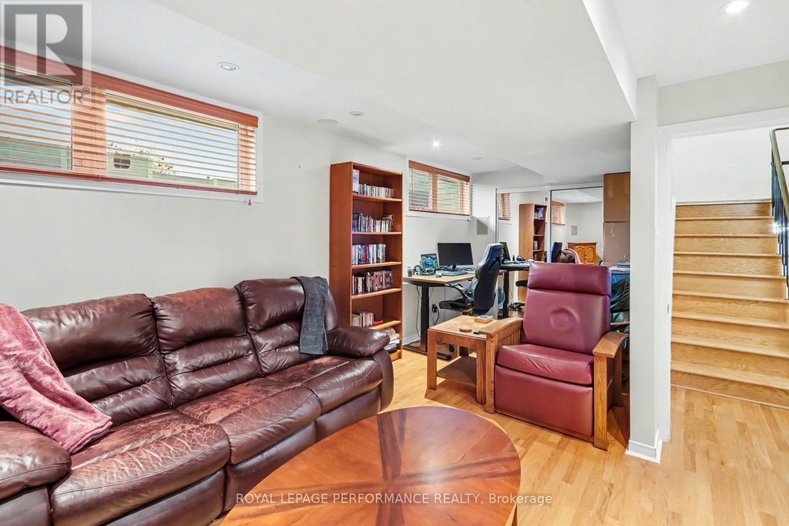 21 PULFORD CRESCENT - 24