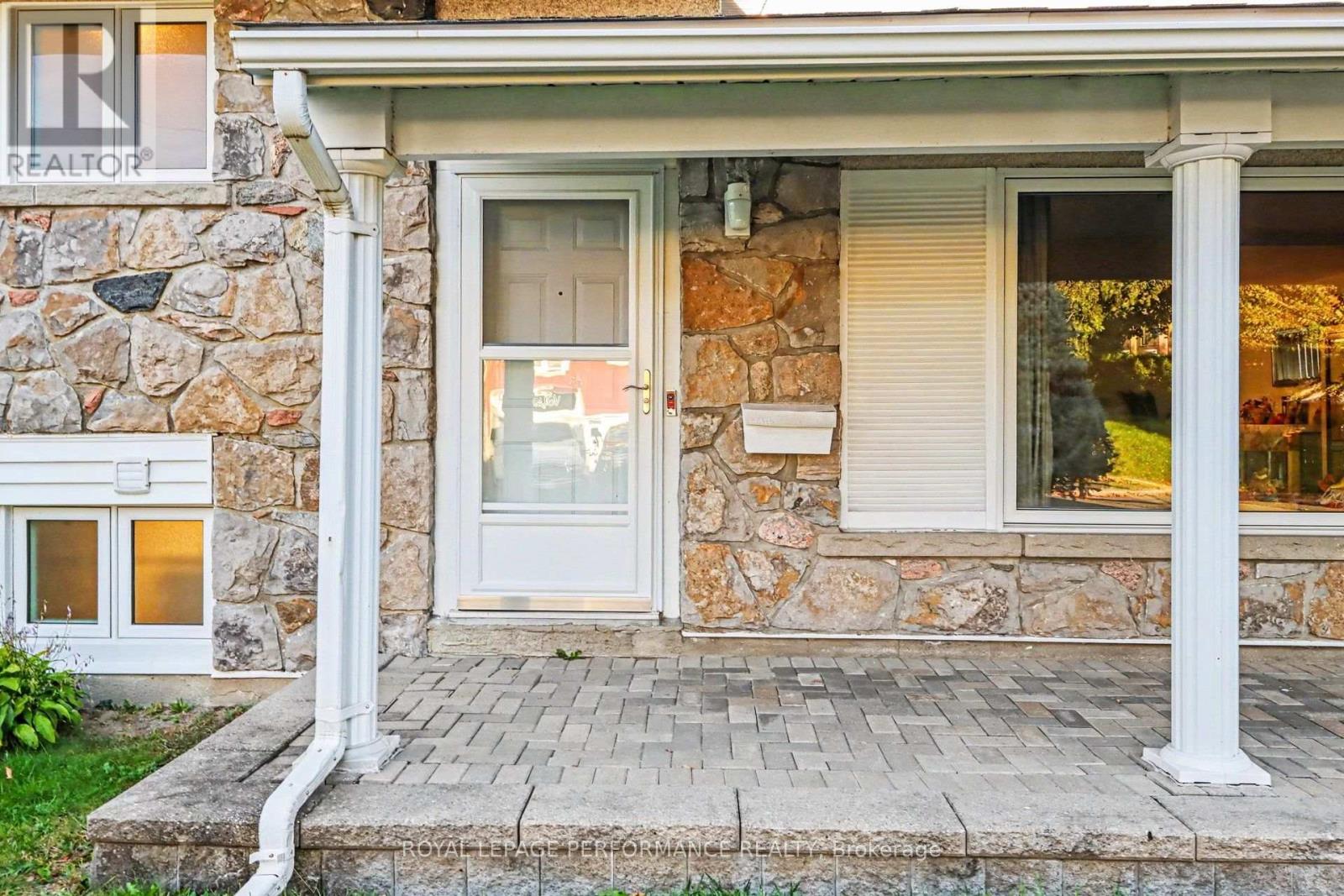 21 PULFORD CRESCENT - 4