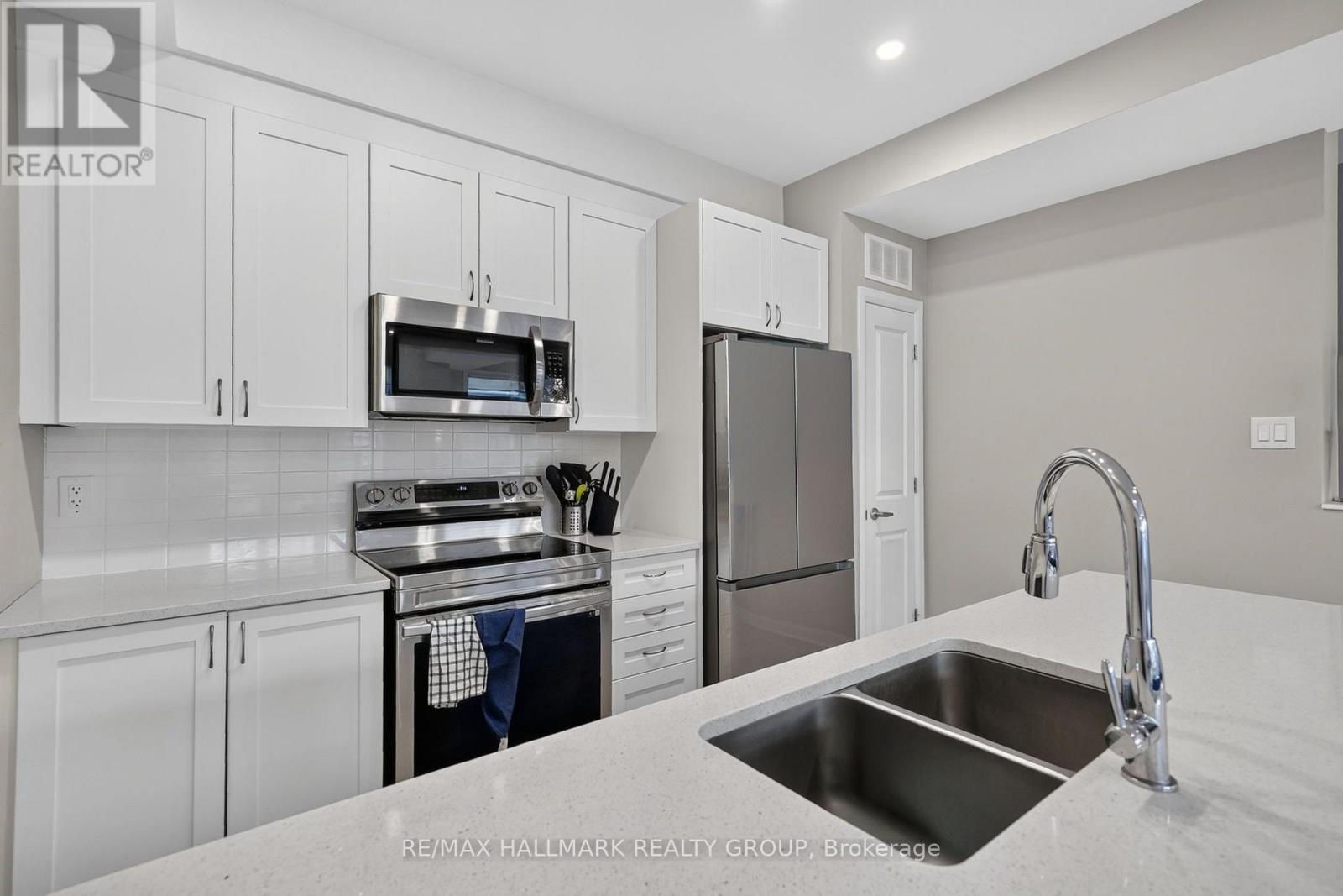 Commercial Properties for Rent in Ottawa – 131 ATTWELL PRIVATE – By Peter Sagos - Image 26