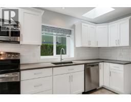 1309 Layritz Pl, Saanich, BC V8Z7C4 Photo 14