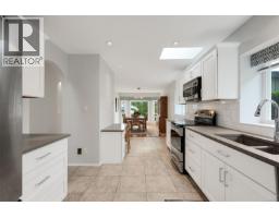 1309 Layritz Pl, Saanich, BC V8Z7C4 Photo 16