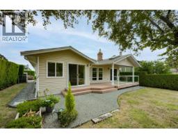 1309 Layritz Pl, Saanich, BC V8Z7C4 Photo 28