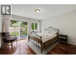 1309 Layritz Pl, Saanich, BC V8Z7C4 Photo 30
