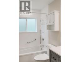 1309 Layritz Pl, Saanich, BC V8Z7C4 Photo 35