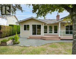 1309 Layritz Pl, Saanich, BC V8Z7C4 Photo 48