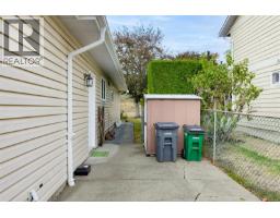 1309 Layritz Pl, Saanich, BC V8Z7C4 Photo 54