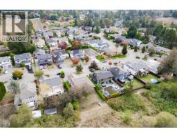 1309 Layritz Pl, Saanich, BC V8Z7C4 Photo 57