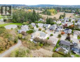 1309 Layritz Pl, Saanich, BC V8Z7C4 Photo 58