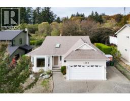 Primary Bedroom - 1309 Layritz Pl, Saanich, BC V8Z7C4 Photo 6