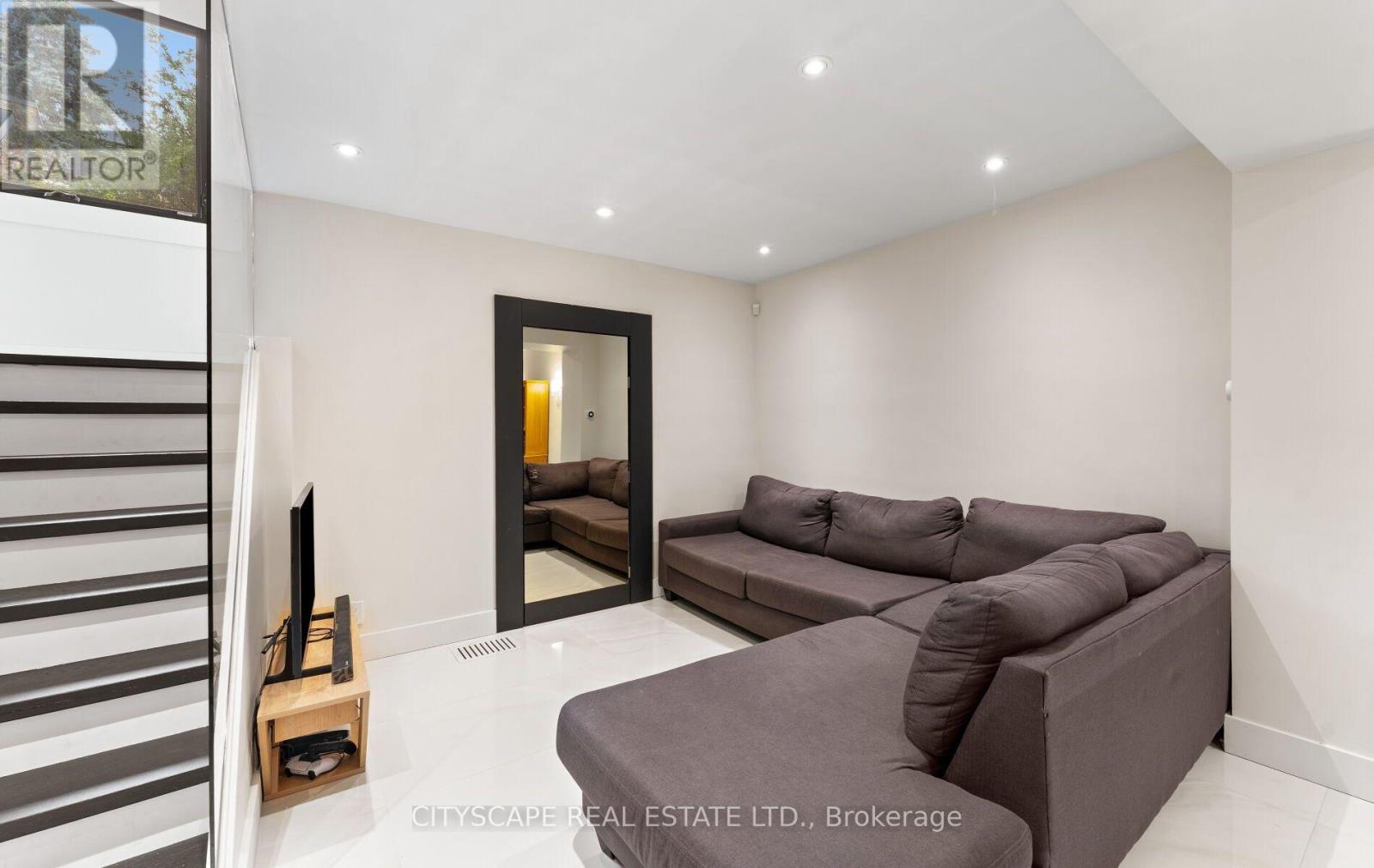 50 SOUTH KINGSWAY - 7
