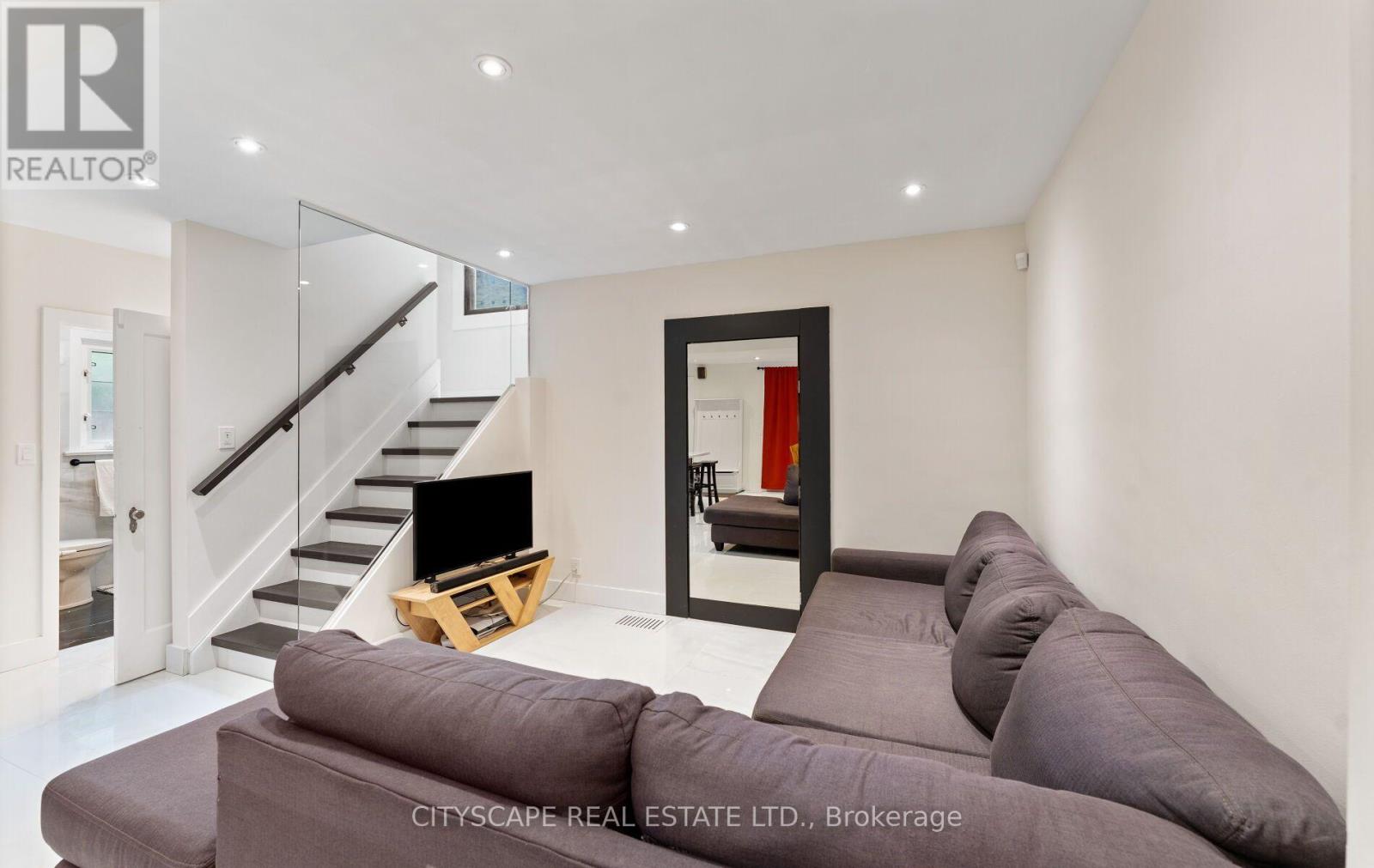 50 SOUTH KINGSWAY - 8