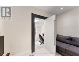 Living room - 50 South Kingsway, Toronto, ON M6S3T3 Photo 11