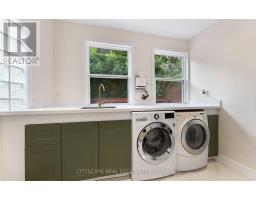 50 South Kingsway, Toronto, ON M6S3T3 Photo 17