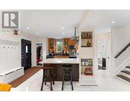 Bathroom - 50 South Kingsway, Toronto, ON M6S3T3 Photo 6