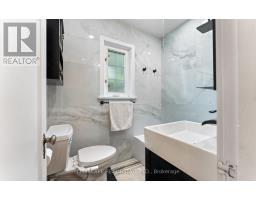Kitchen - 50 South Kingsway, Toronto, ON M6S3T3 Photo 9