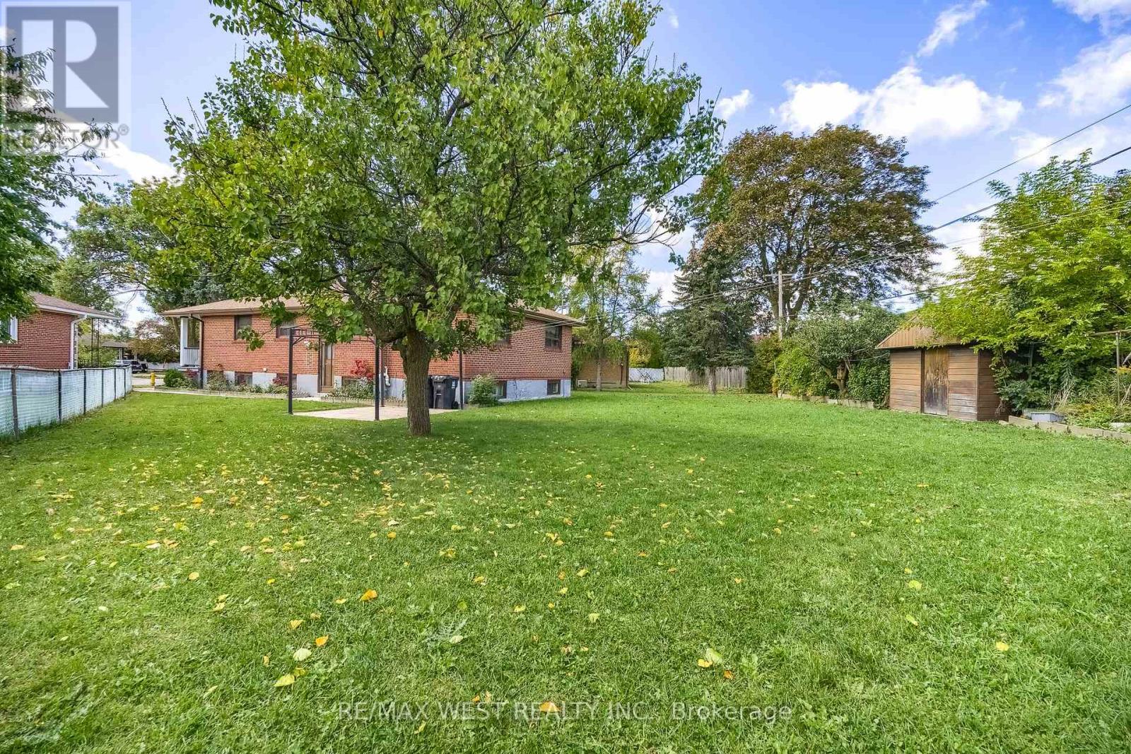 8 CARSWELL PLACE - 13