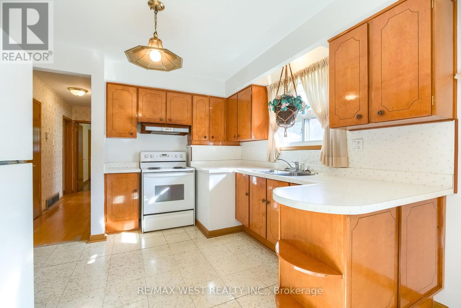 8 CARSWELL PLACE - 3