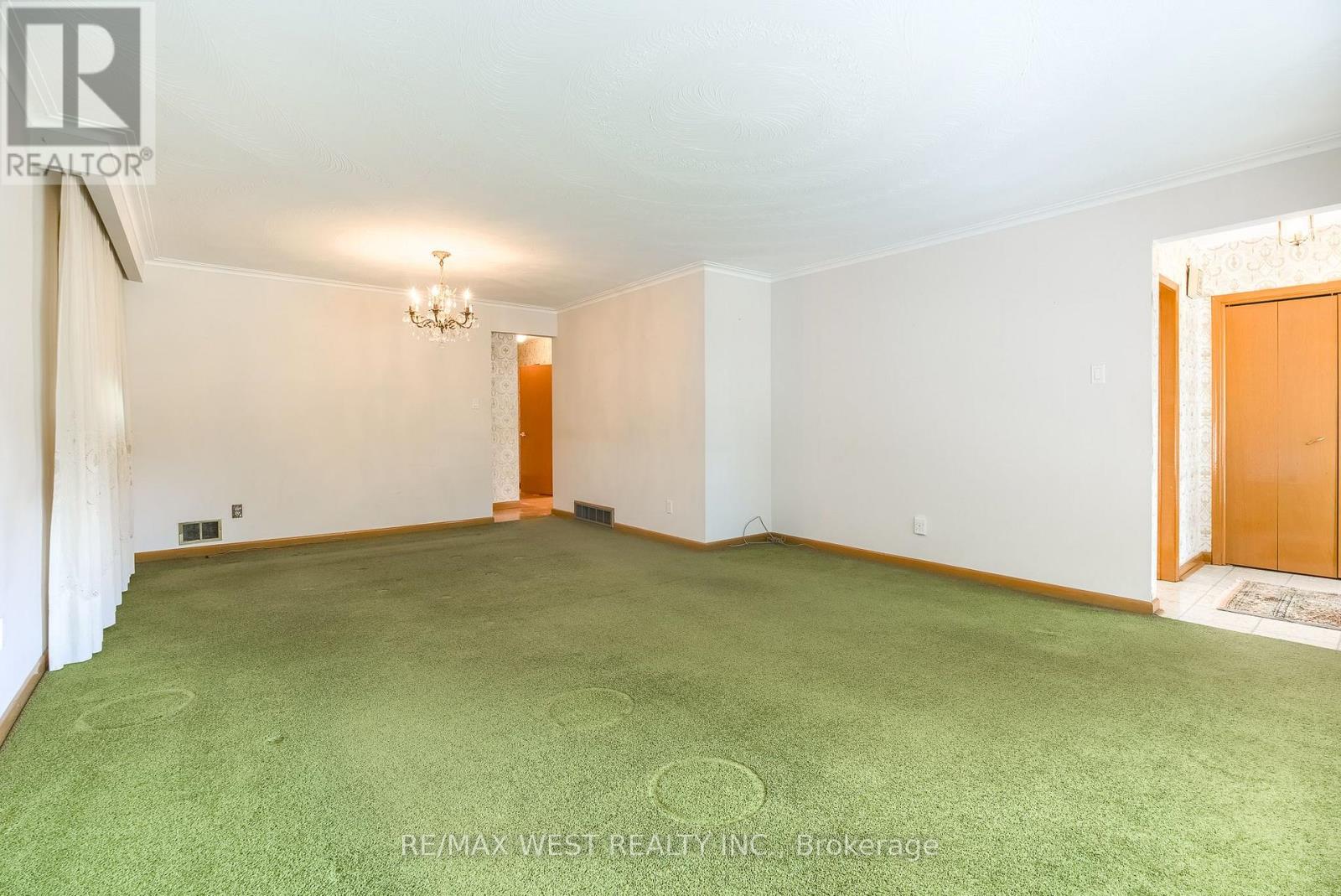 8 CARSWELL PLACE - 5