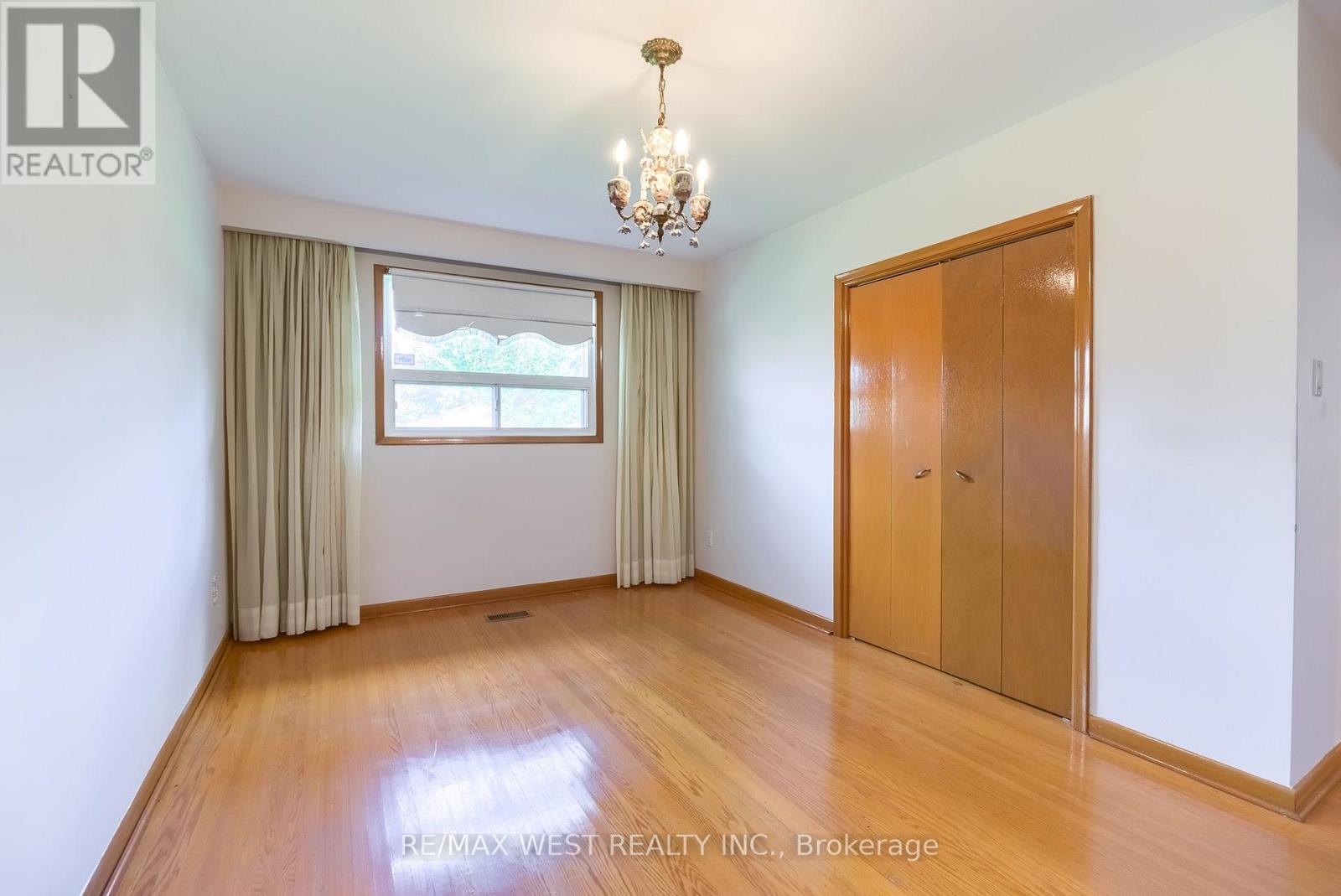 8 CARSWELL PLACE - 6