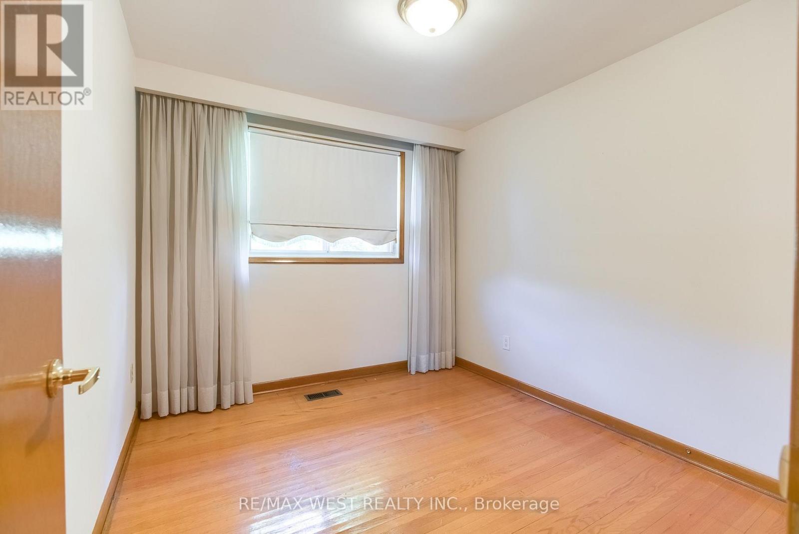 8 CARSWELL PLACE - 8