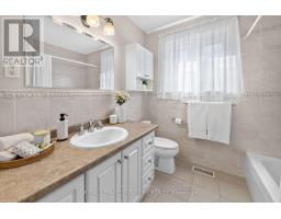 28 Candlewood Crescent, Toronto, ON M3J1G8 Photo 15