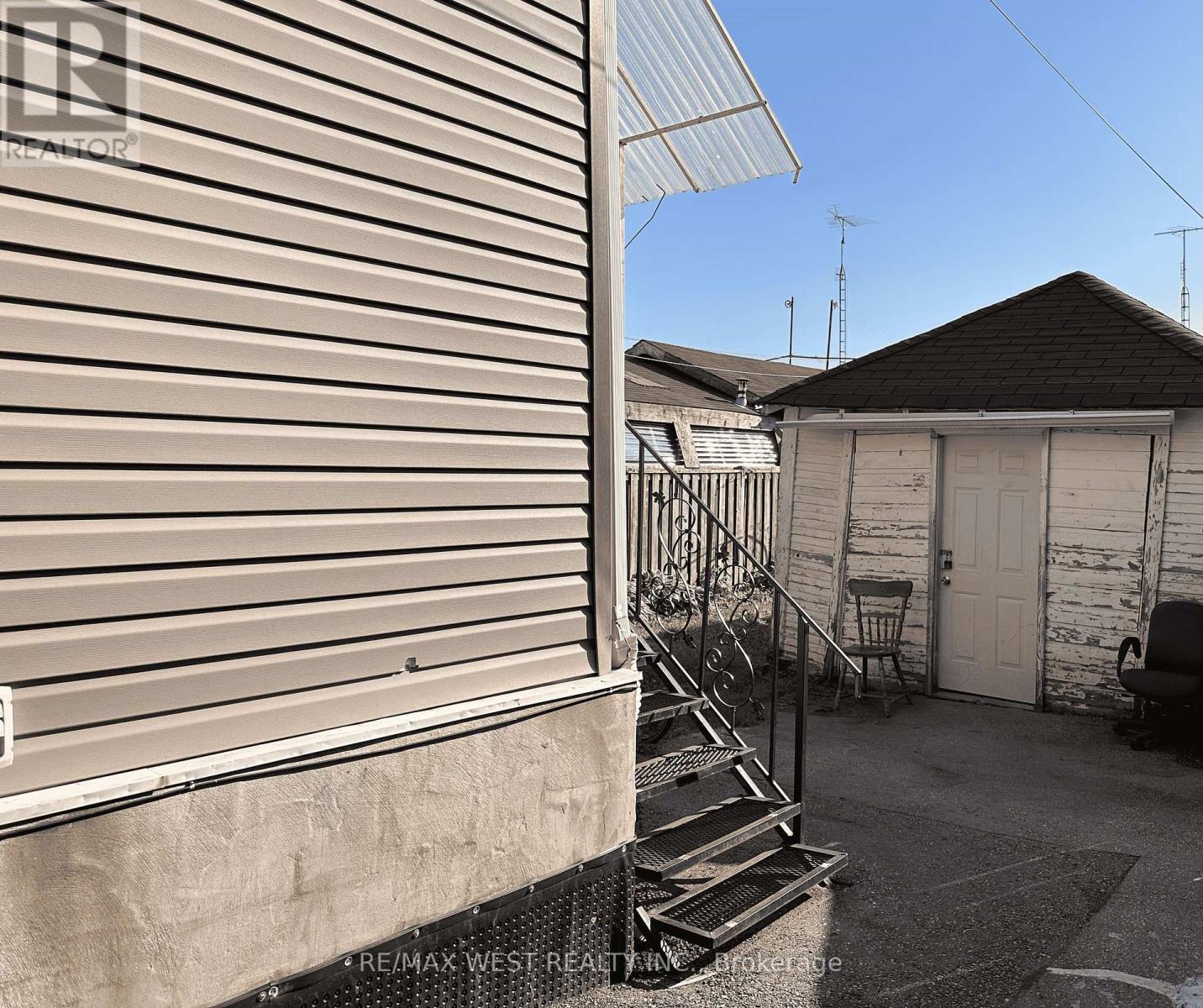10 FAIRBANK AVENUE - 25